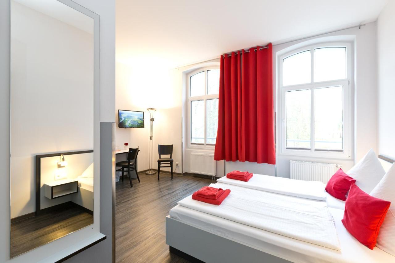 Hotel Zwischen Den Seen Waren  Exterior photo