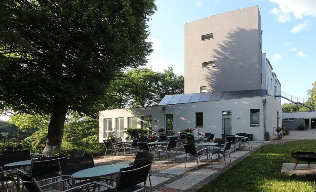 Hotel Zwischen Den Seen Waren  Exterior photo