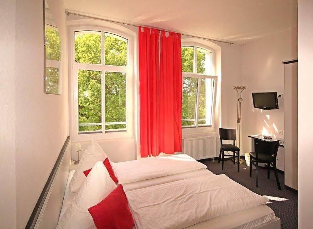 Hotel Zwischen Den Seen Waren  Exterior photo